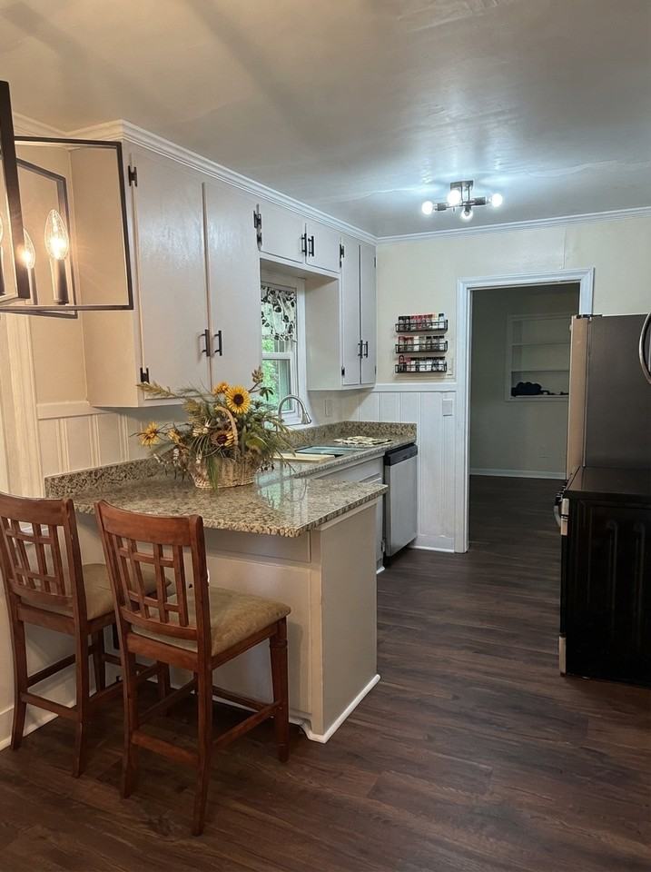 438 Dudley St - Photo 6 of 10