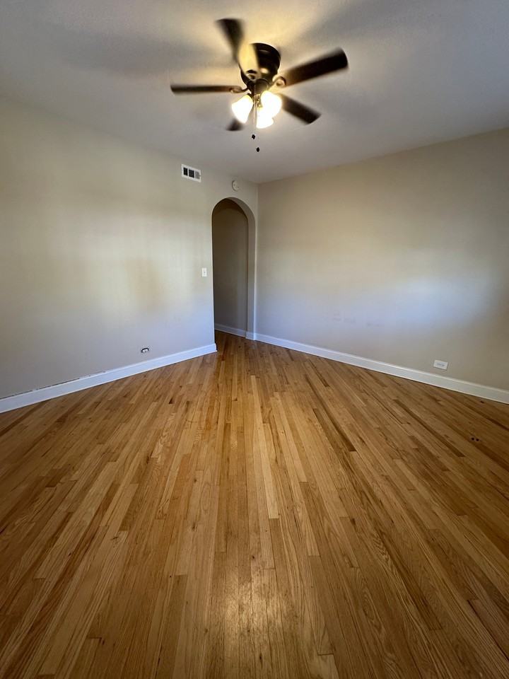 896 Green Bay Rd - Photo 3 of 10