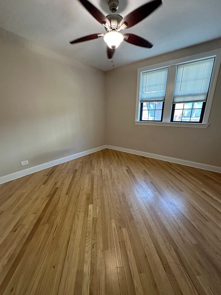 896 Green Bay Rd - Photo 4 of 10