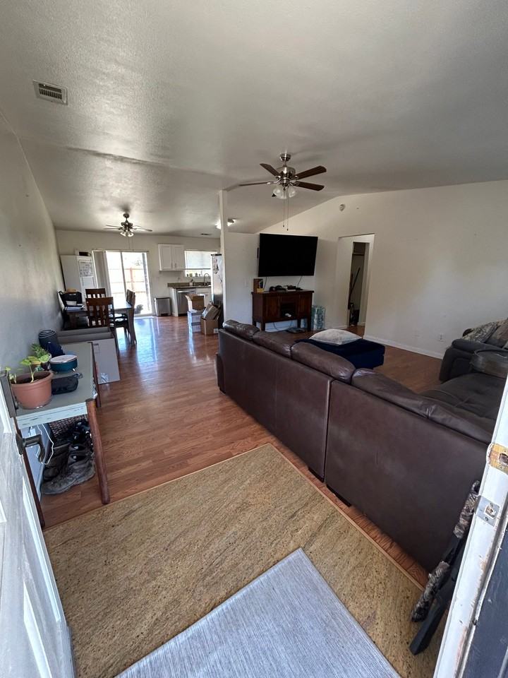 2646 Albert Rd - Photo 2 of 14