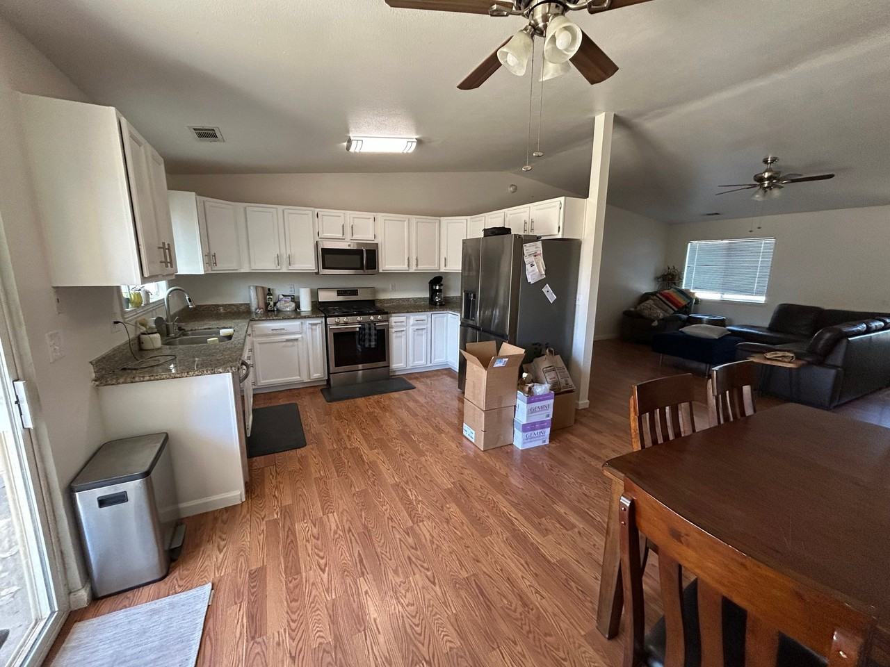 2646 Albert Rd - Photo 4 of 14