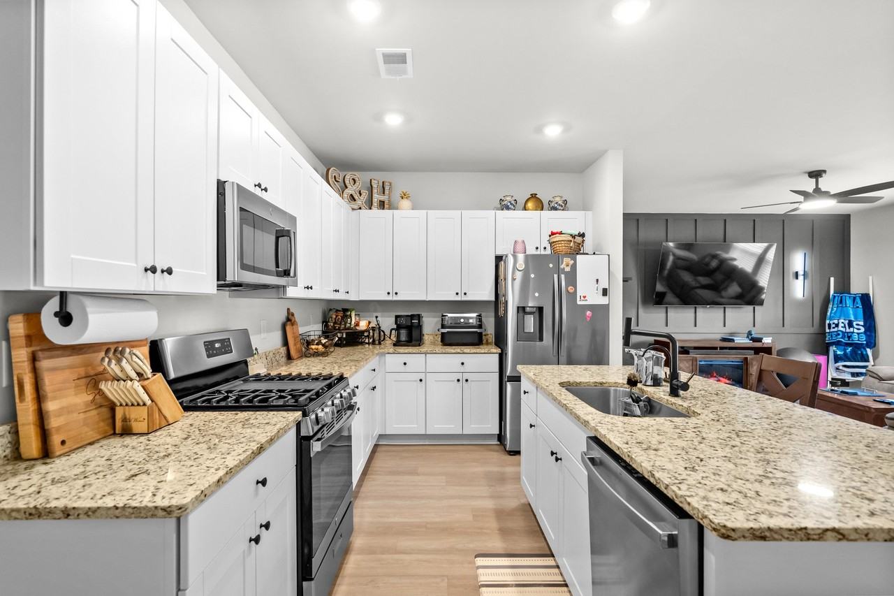 552 Havasu St - Photo 7 of 16
