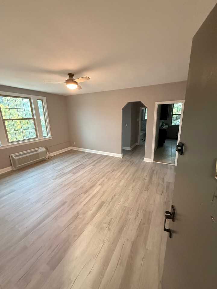 1404 Tuckerman St Nw #302 - Photo 5 of 19