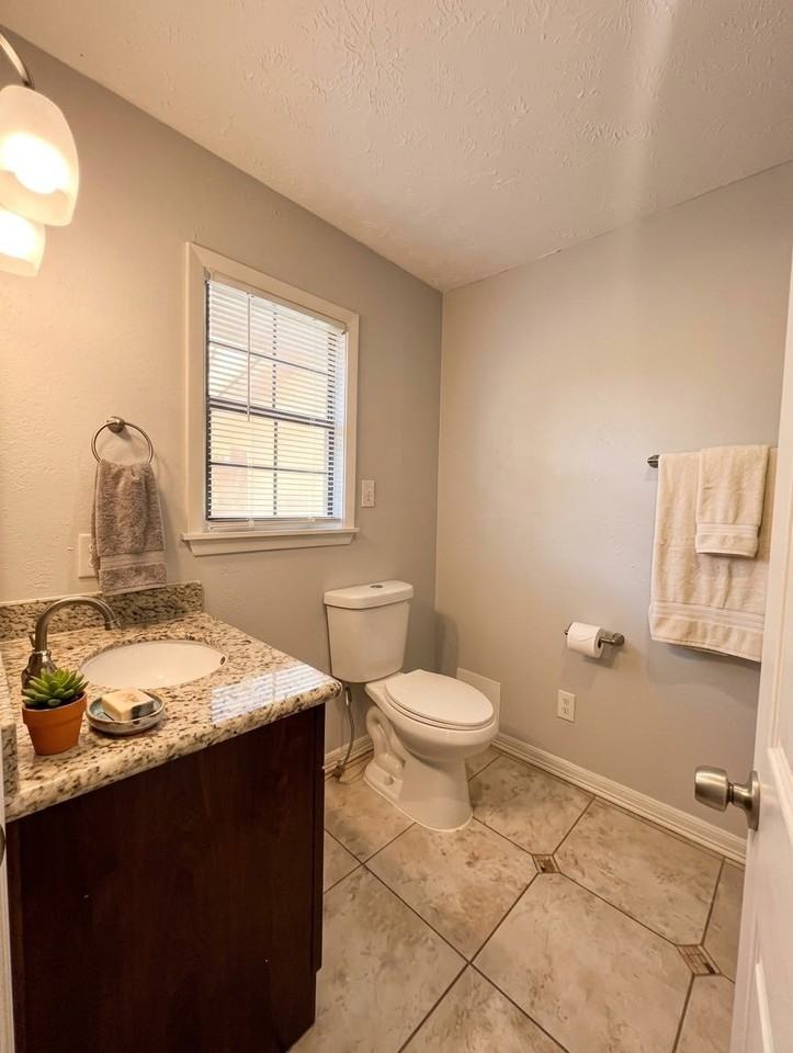1511 Evelyn St - Photo 2 of 12