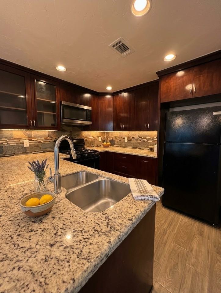 1511 Evelyn St - Photo 4 of 12