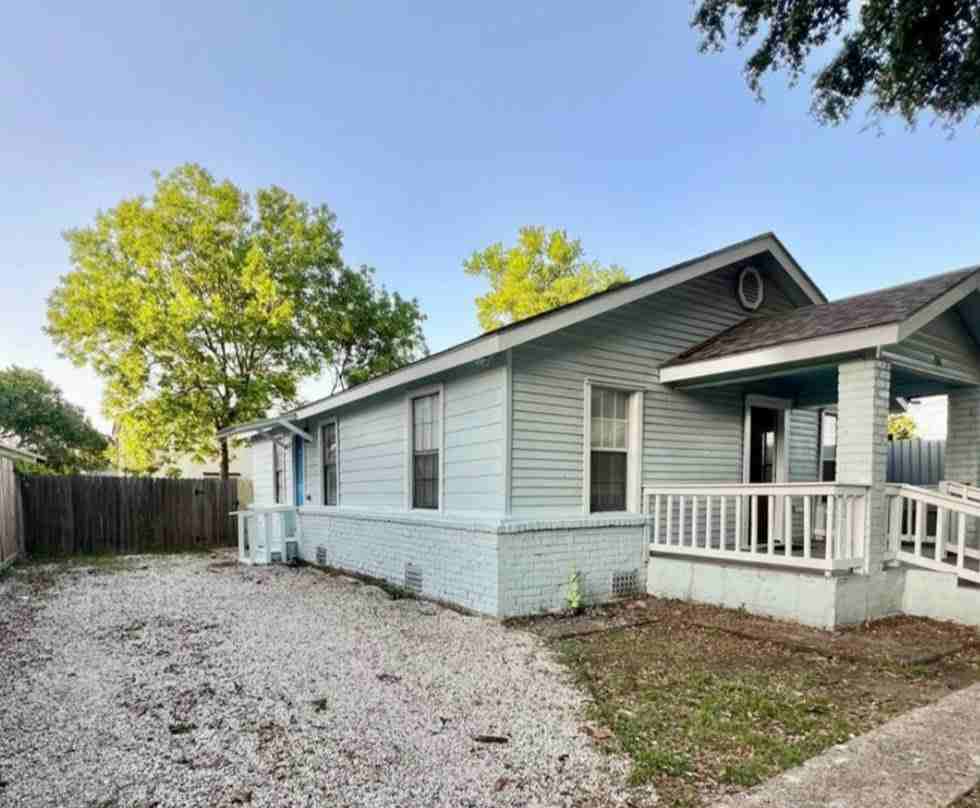 1511 Evelyn St - Photo 7 of 12