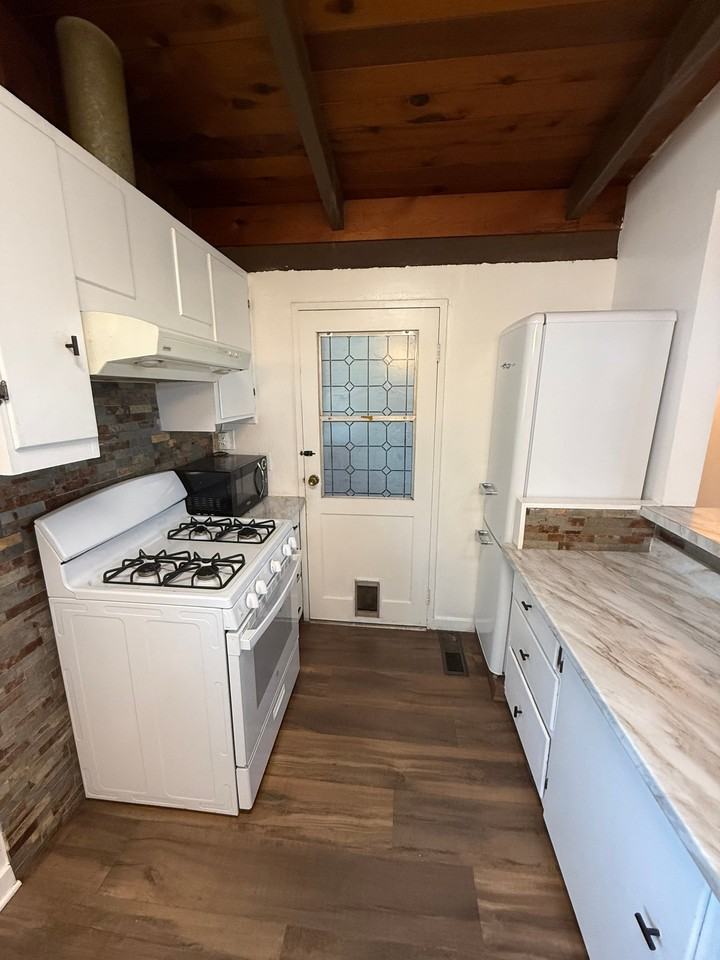 259 Brook Rd - Photo 3 of 18