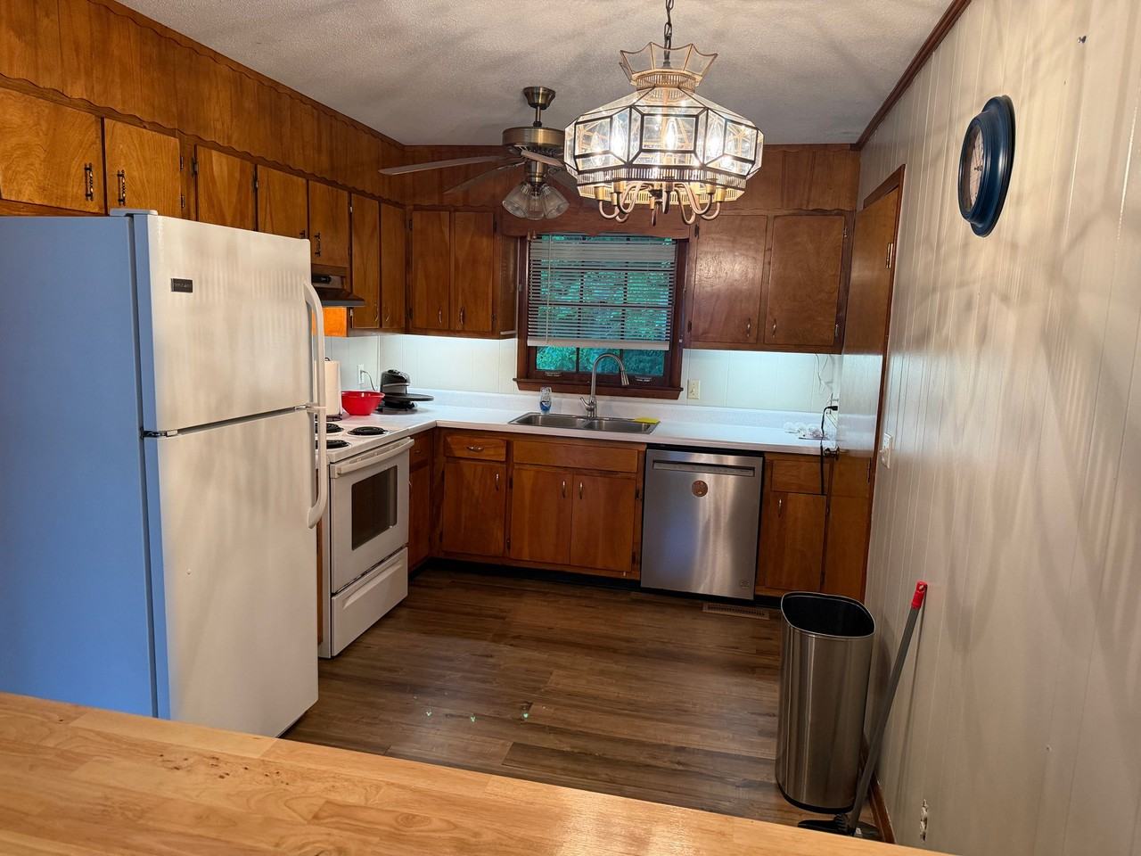 255 Canary Ave - Photo 2 of 22