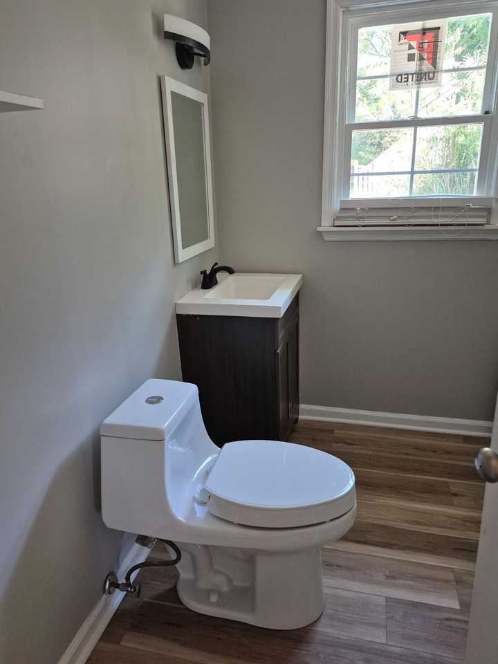 107 Oakwood Dr - Photo 3 of 10