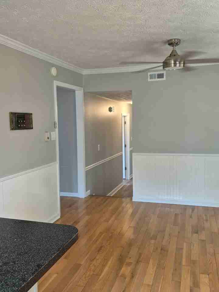 107 Oakwood Dr - Photo 5 of 10