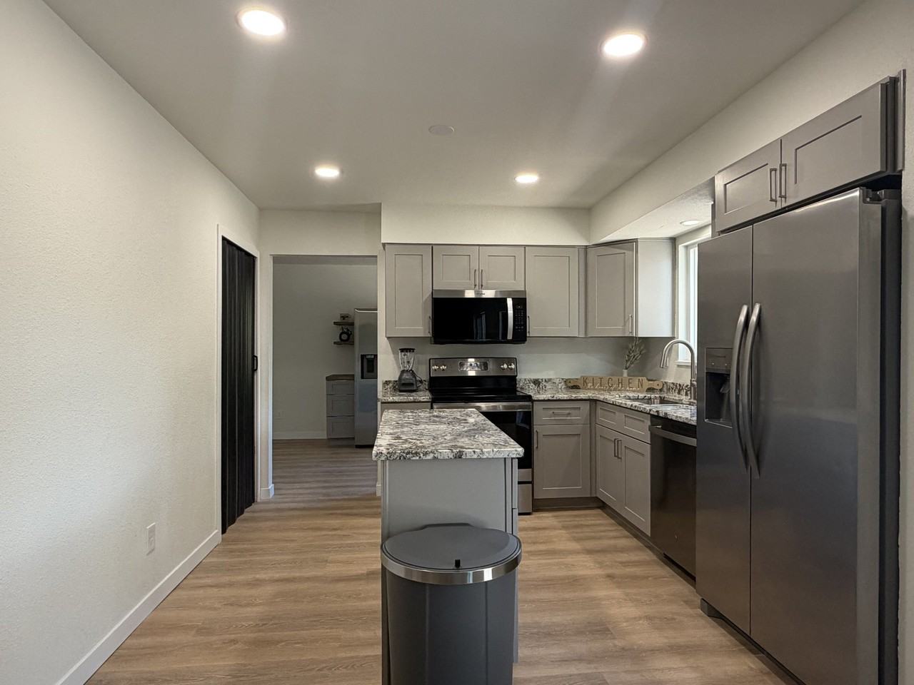 5014 Palmer Park Blvd - Photo 2 of 20