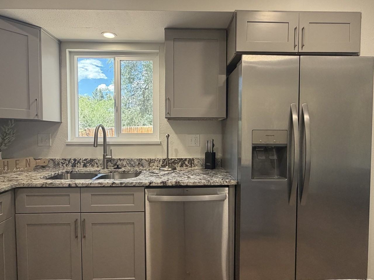 5014 Palmer Park Blvd - Photo 4 of 20