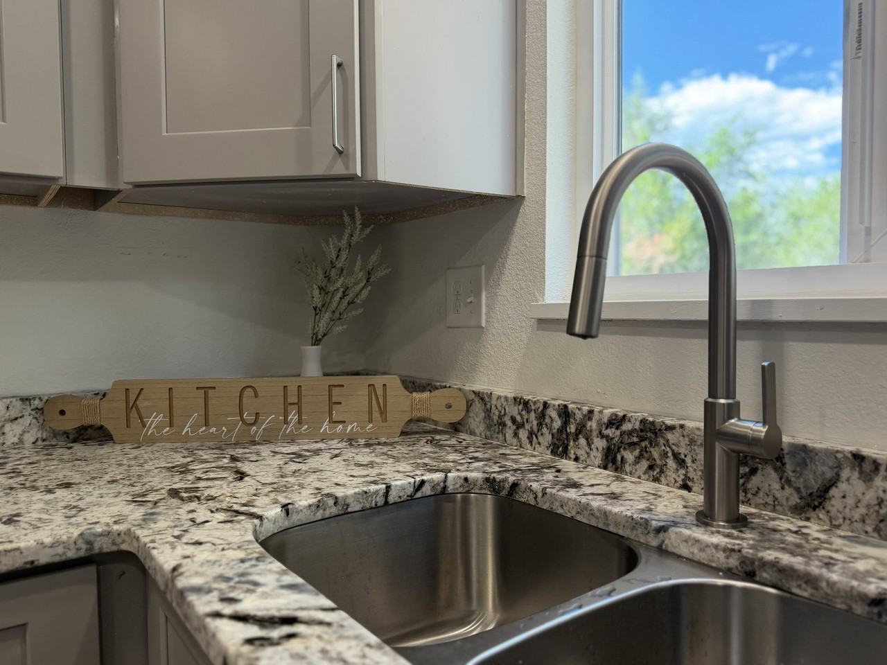 5014 Palmer Park Blvd - Photo 5 of 20