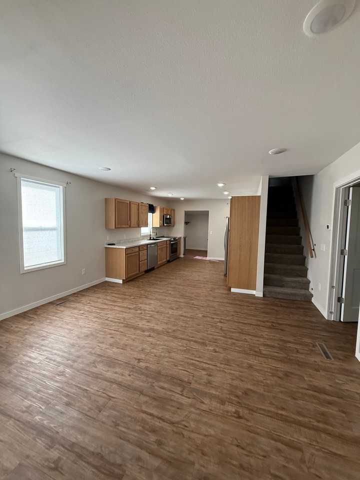 1201 Elizabeth Ave N - Photo 3 of 12