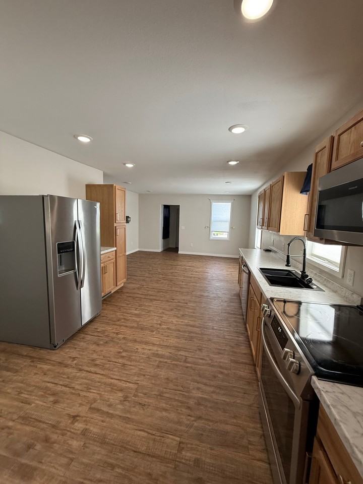 1201 Elizabeth Ave N - Photo 4 of 12