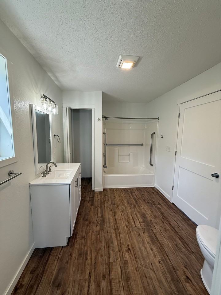 1201 Elizabeth Ave N - Photo 5 of 12