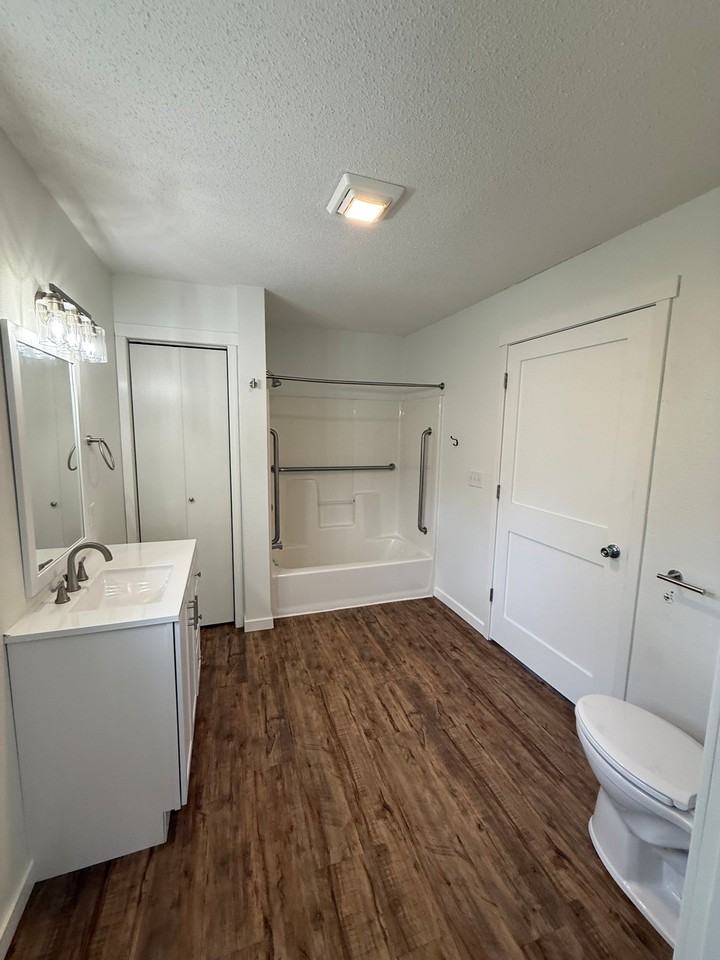 1201 Elizabeth Ave N - Photo 6 of 12