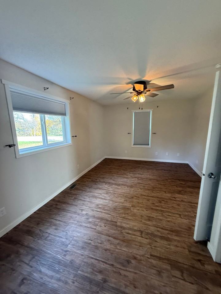 1201 Elizabeth Ave N - Photo 7 of 12