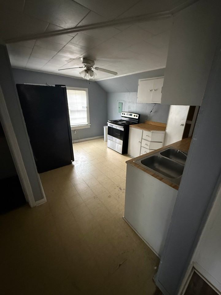 106 Holmes Dr - Photo 3 of 5