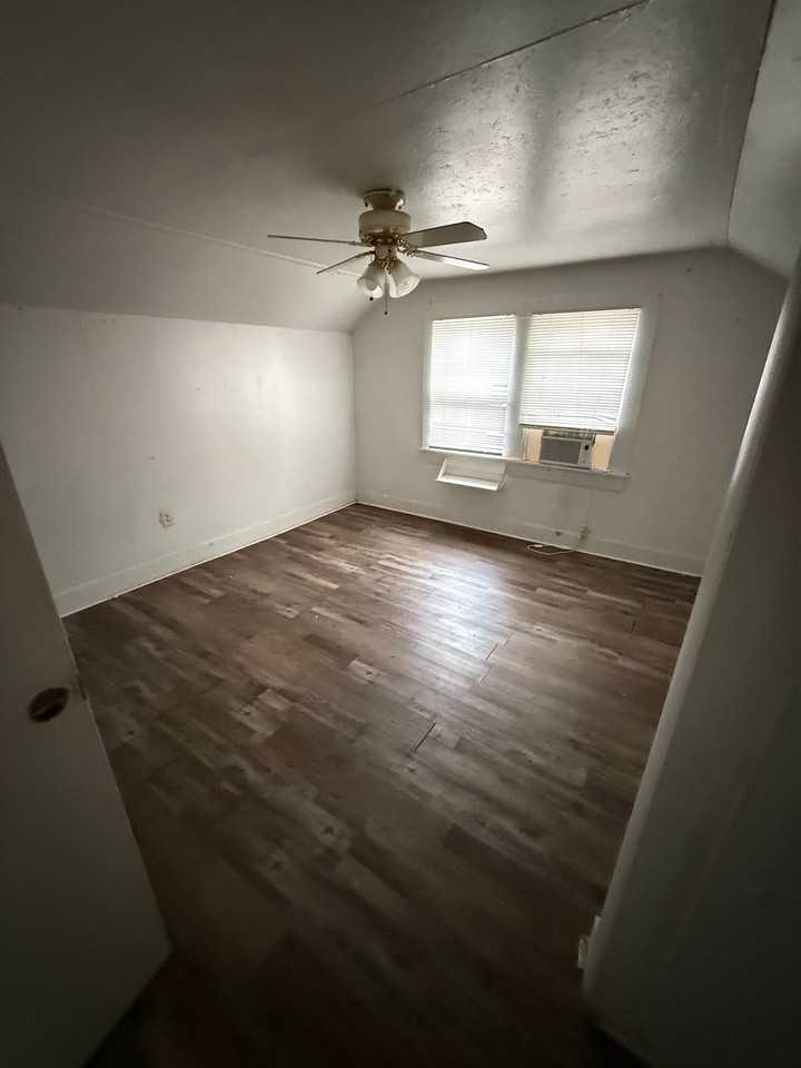 106 Holmes Dr - Photo 4 of 5