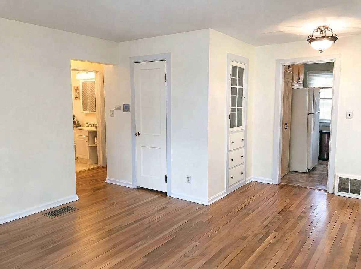 372 Olive St - Photo 3 of 5