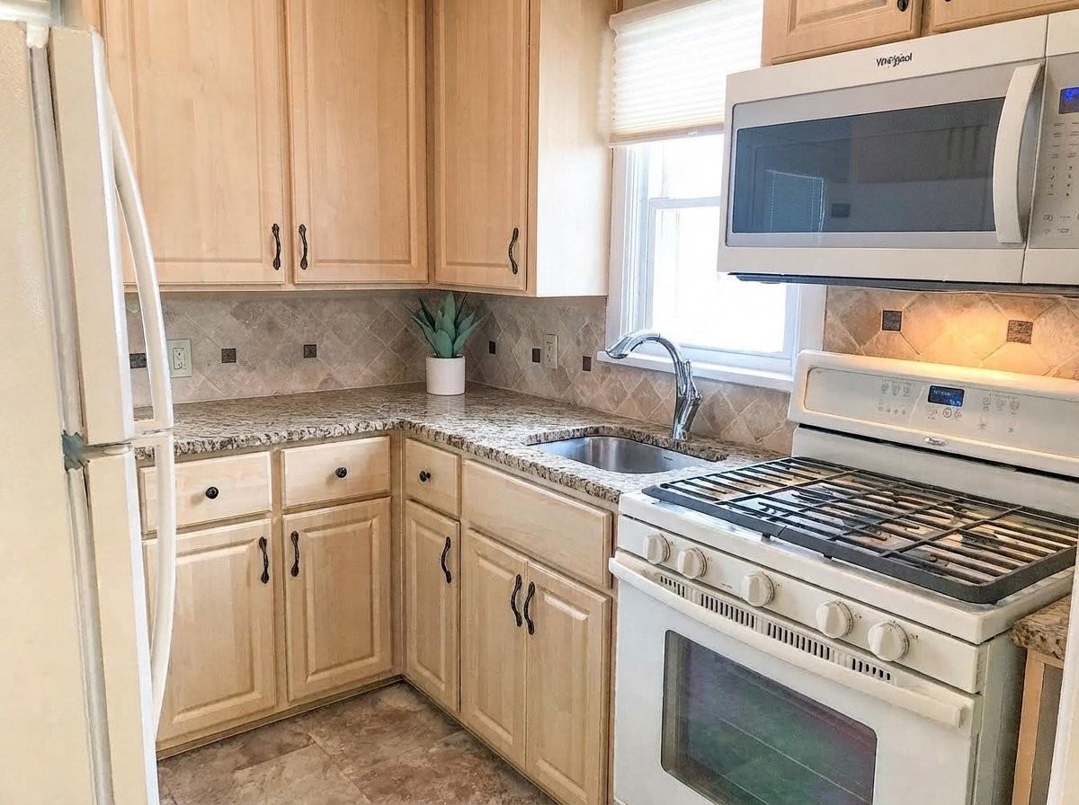 372 Olive St - Photo 4 of 5