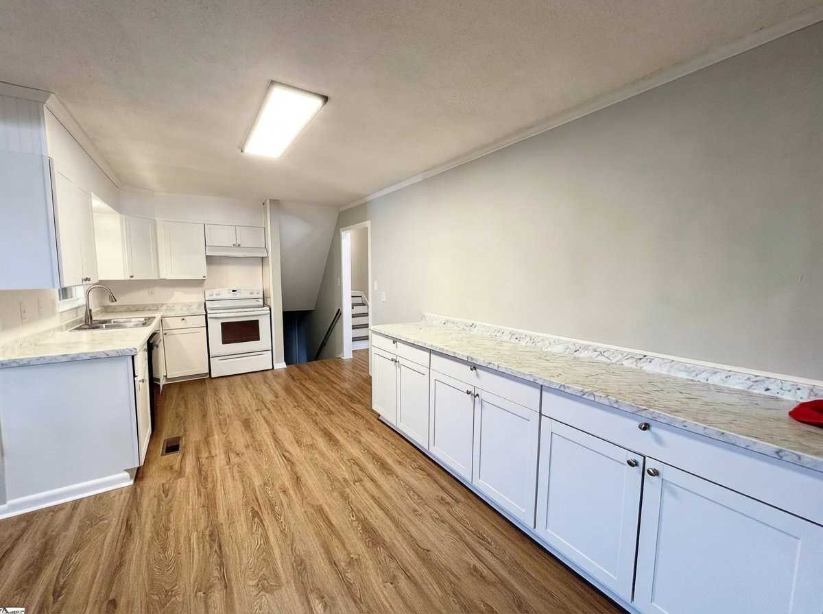 203 Collins Ave - Photo 5 of 17