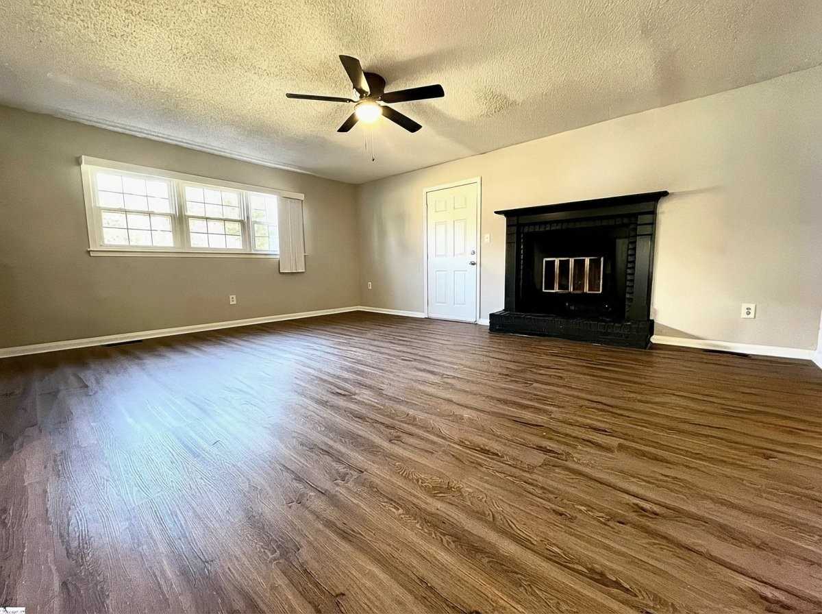 203 Collins Ave - Photo 7 of 17