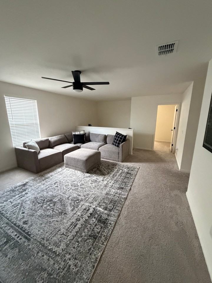 222 Stonebrook Dr - Photo 3 of 13