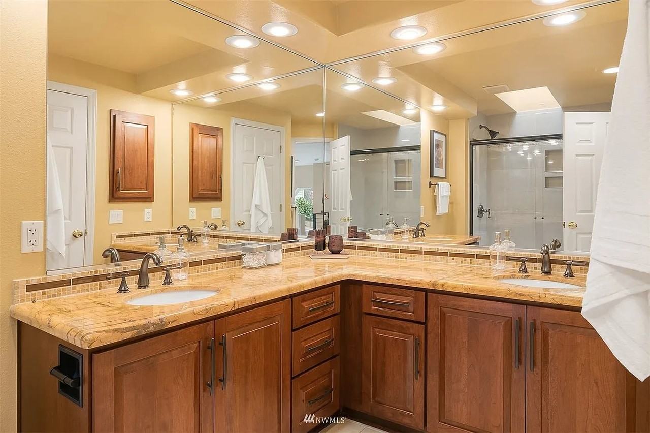15871 Northup Way - Photo 6 of 20