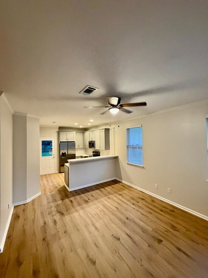 209 Sand Pebble Dr Se - Photo 2 of 10