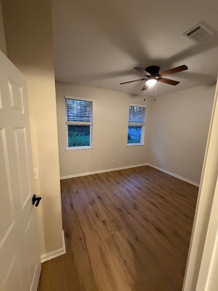 209 Sand Pebble Dr Se - Photo 4 of 10