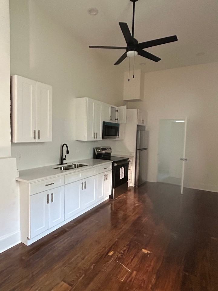 1017 N Galvez St - Photo 5 of 23