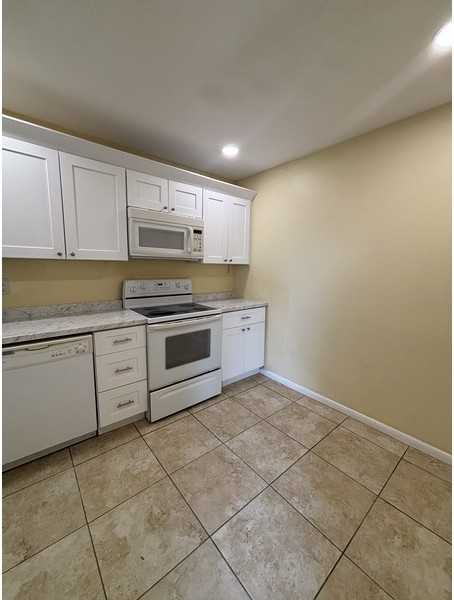 4104 Se 12th Pl #3 - Photo 3 of 26