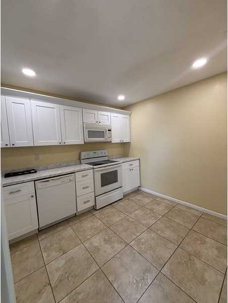 4104 Se 12th Pl #3 - Photo 5 of 26