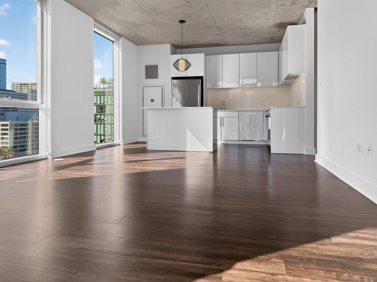 224 W Illinois St #1910 - Photo 2 of 10