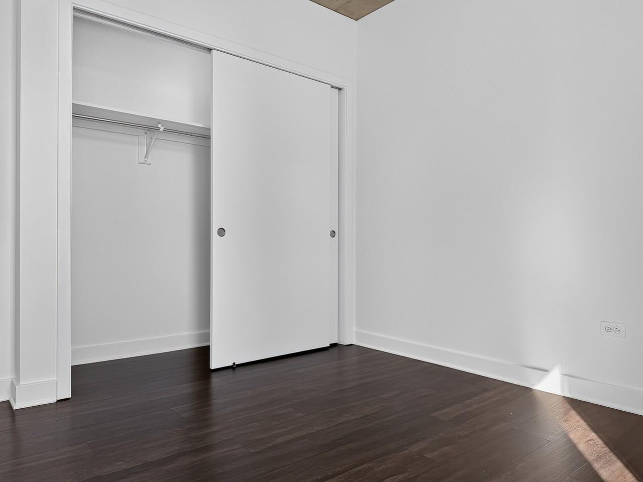 224 W Illinois St #1910 - Photo 5 of 10