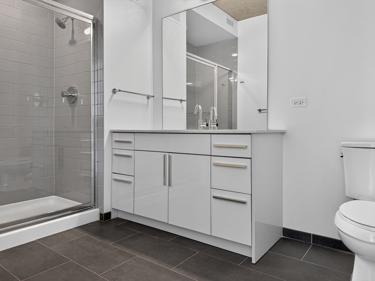 224 W Illinois St #1910 - Photo 6 of 10