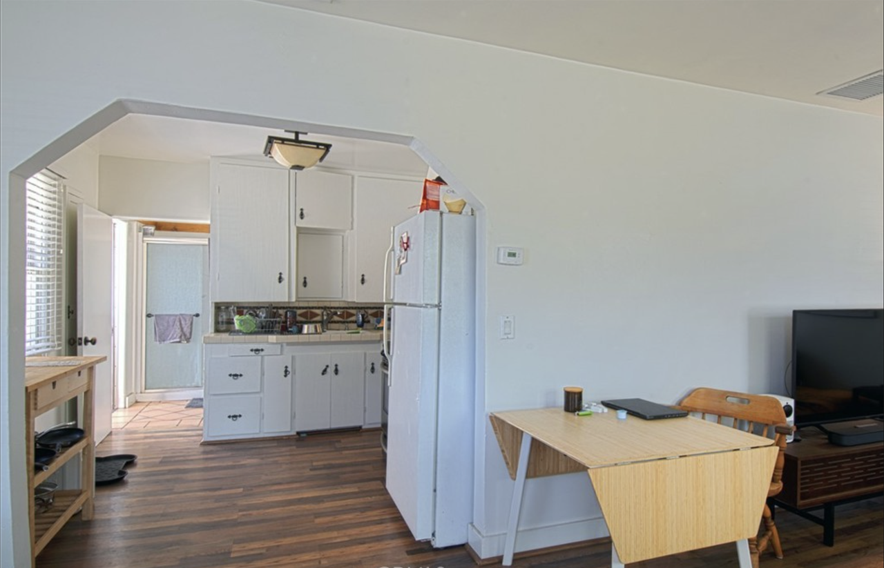 2209 Elden Ave #NA - Photo 4 of 6