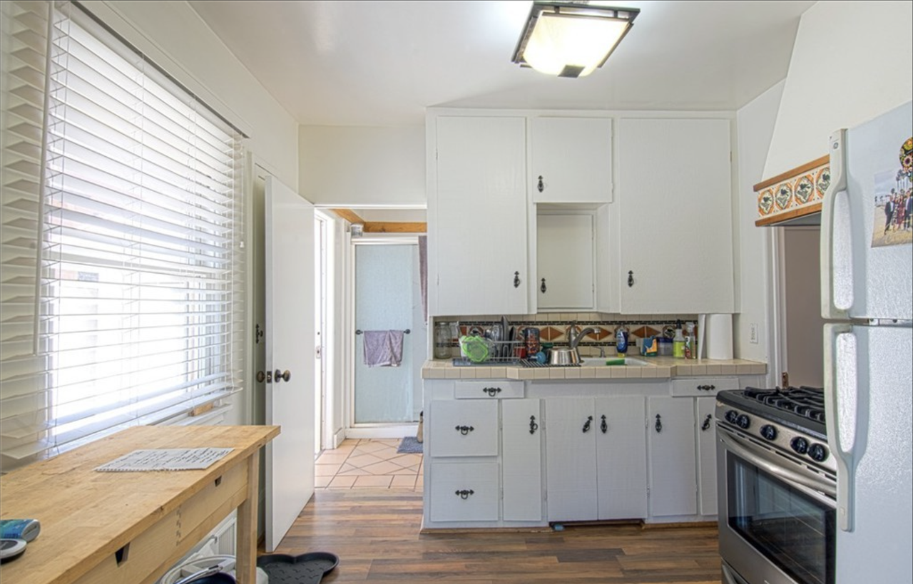 2209 Elden Ave #NA - Photo 5 of 6