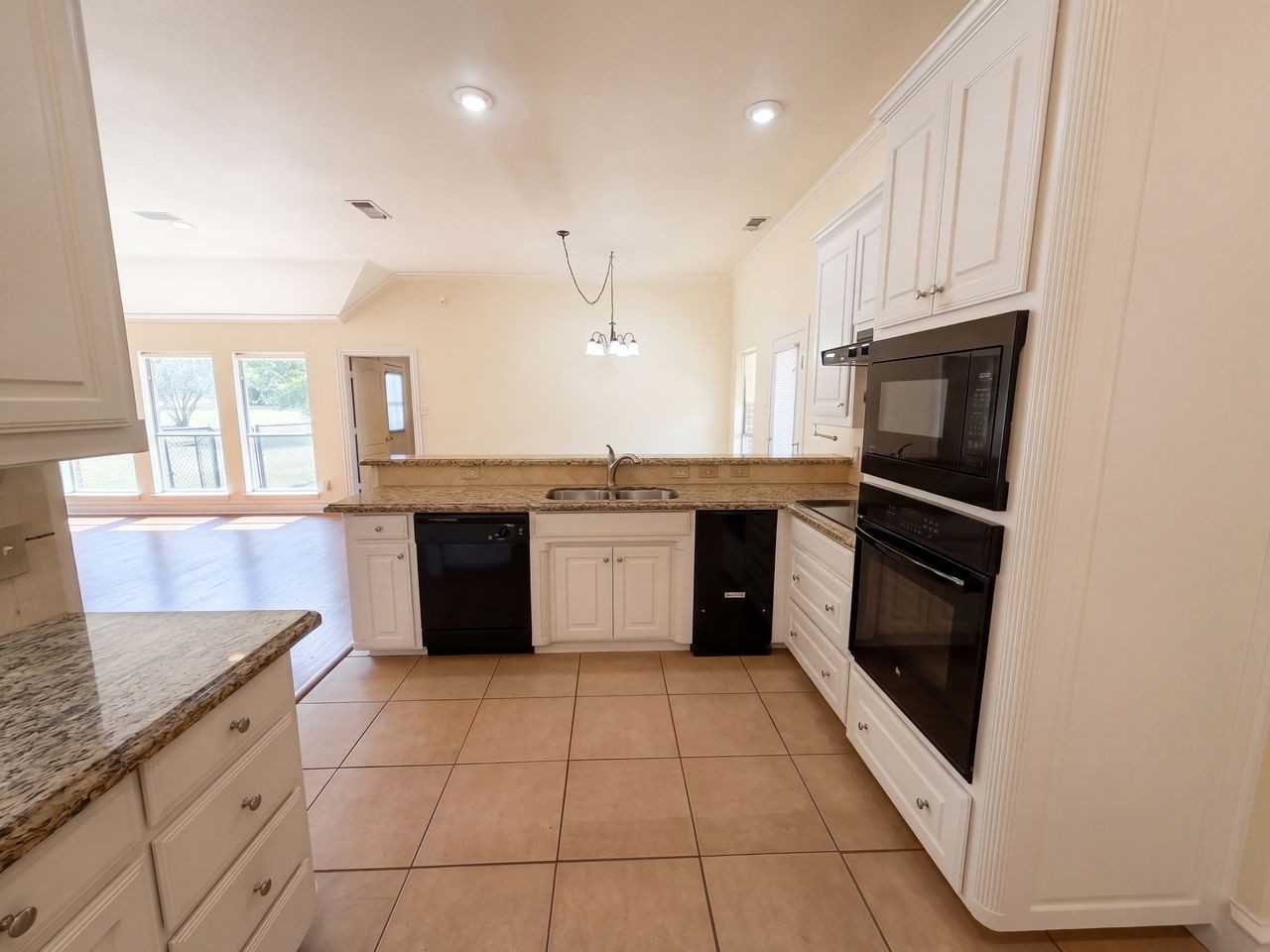 2838 S Lakeview Dr #NA - Photo 3 of 15