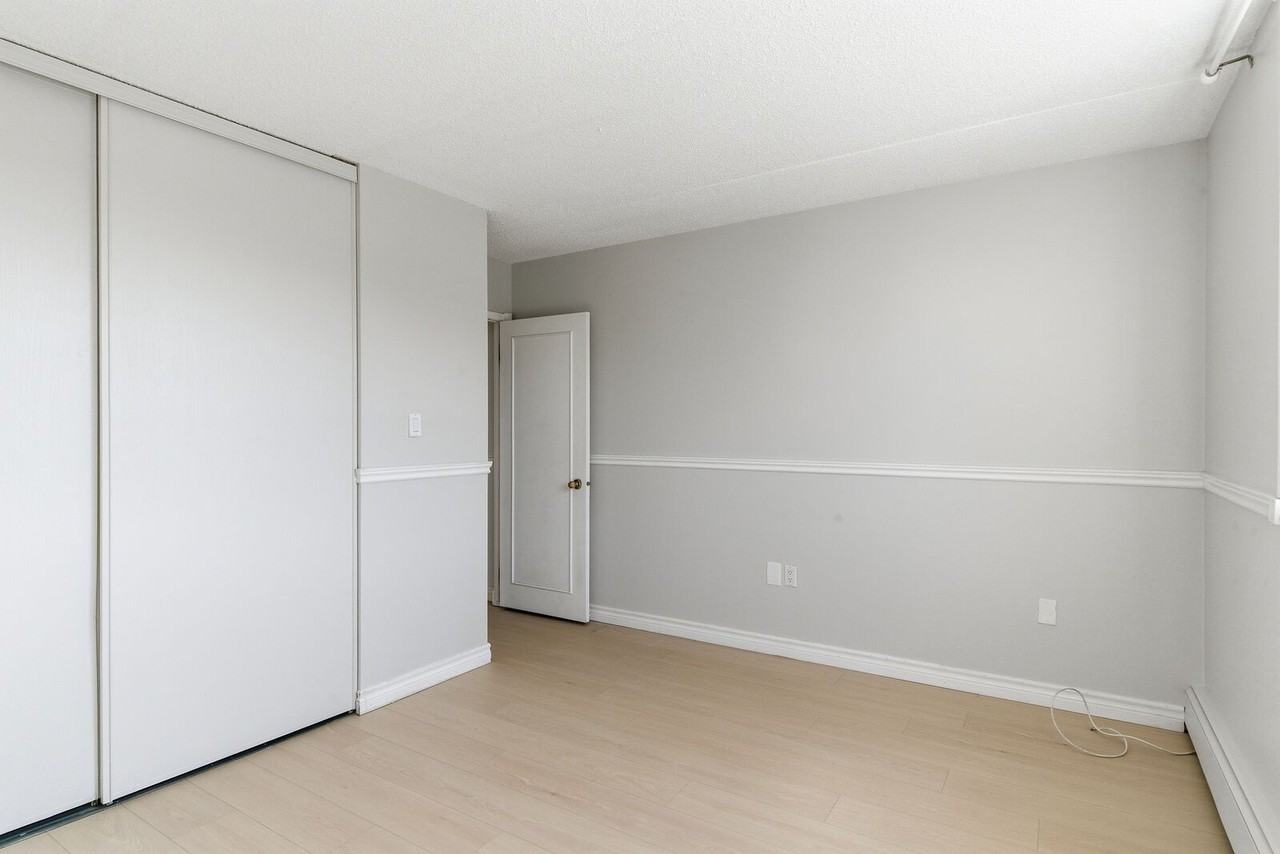 120 - 120 15 Ave Sw - Photo 4 of 10
