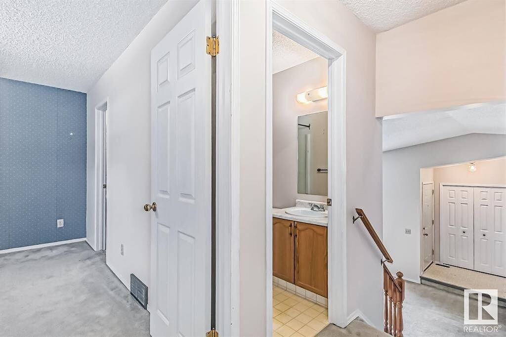 3722 34a Ave Nw - Photo 2 of 26