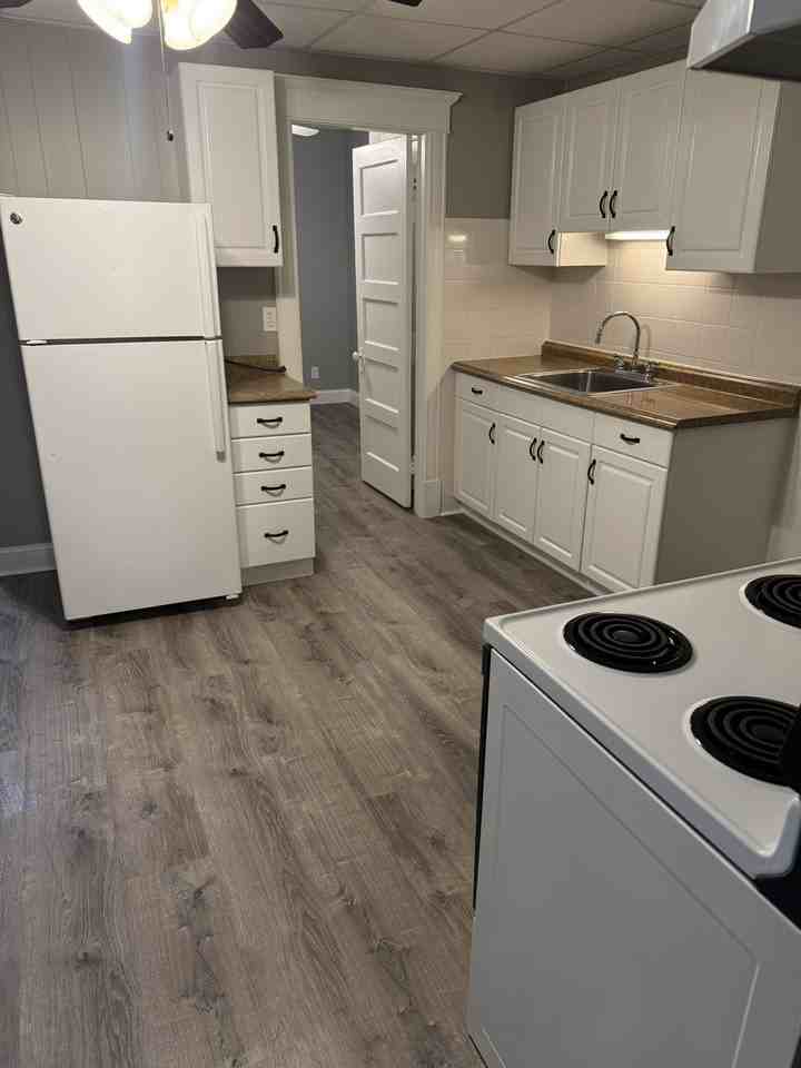 715 Grattan Street #3rd left - Photo 3 of 10