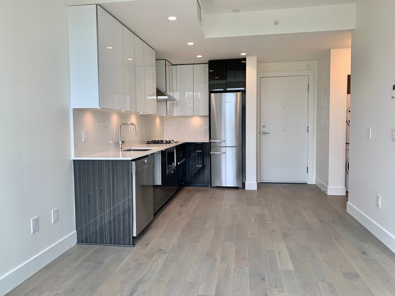 7777 Cambie Street #302 - Photo 6 of 11