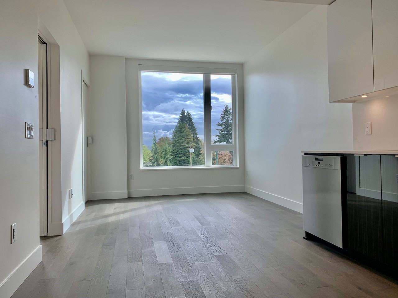 7777 Cambie Street #302 - Photo 7 of 11