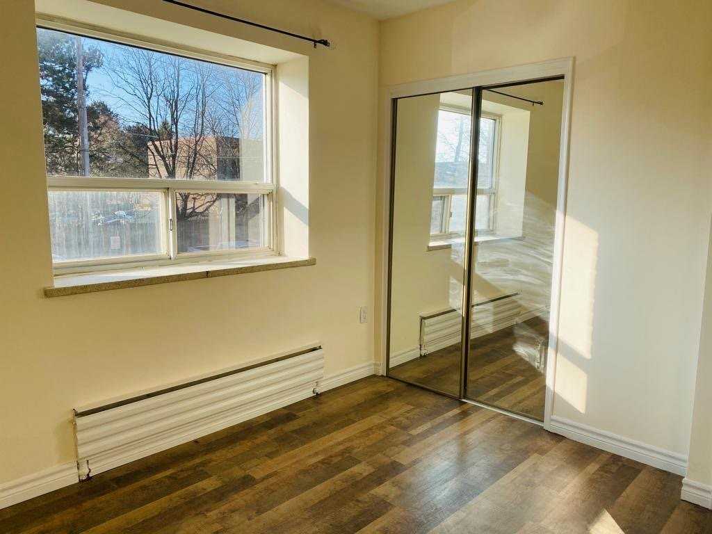 8 Kingsbridge Crt - Photo 5 of 10