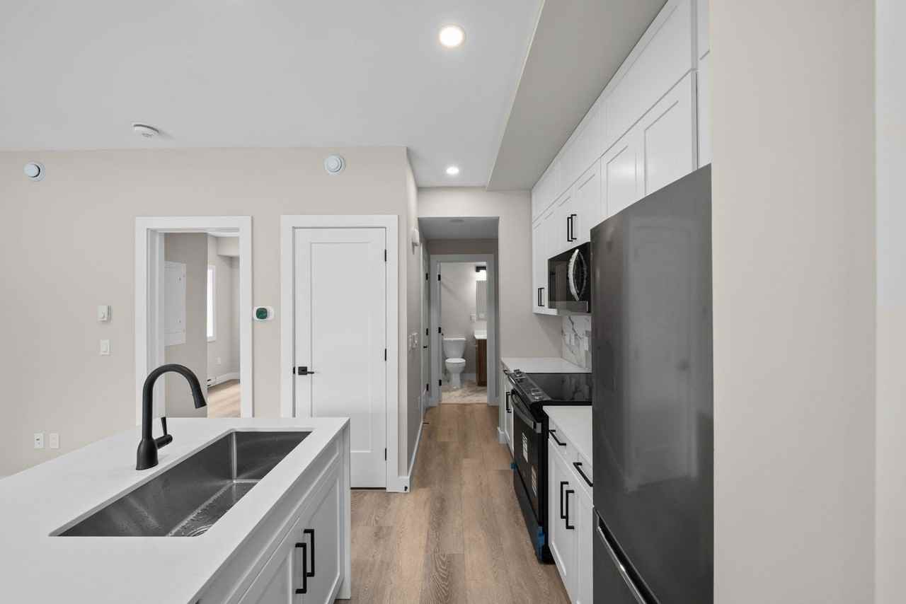 331 Bloomfield Ave - Photo 4 of 13