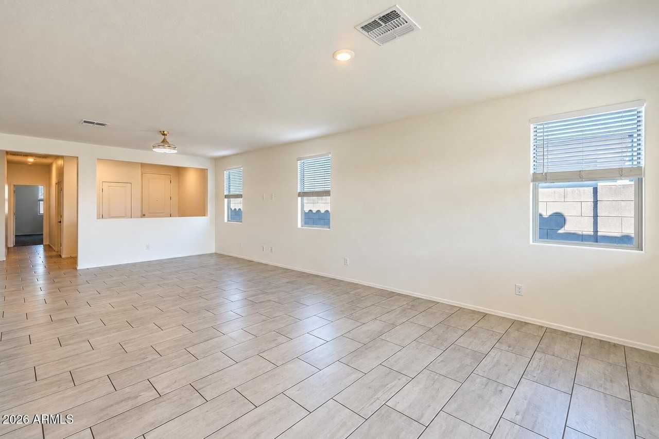 2435 W Kowalsky Ln - Photo 5 of 29