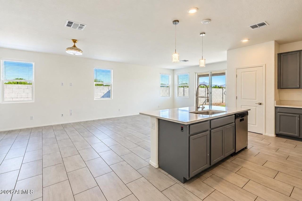 2435 W Kowalsky Ln - Photo 6 of 29
